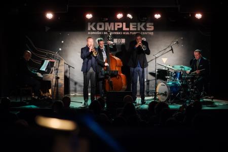 Avstrijsko - ameriška zasedba v Kompleksu  (6)